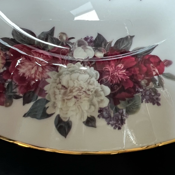 Lovely Gold Rimmed 8” plate by Glynda Turley. - Picture 4 of 7